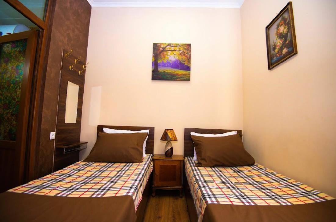 Hotel U Ashota Erevan Esterno foto