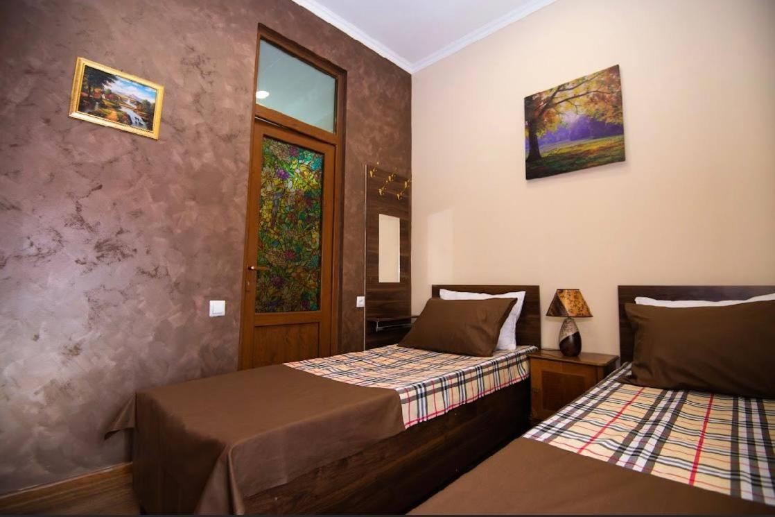 Hotel U Ashota Erevan Esterno foto