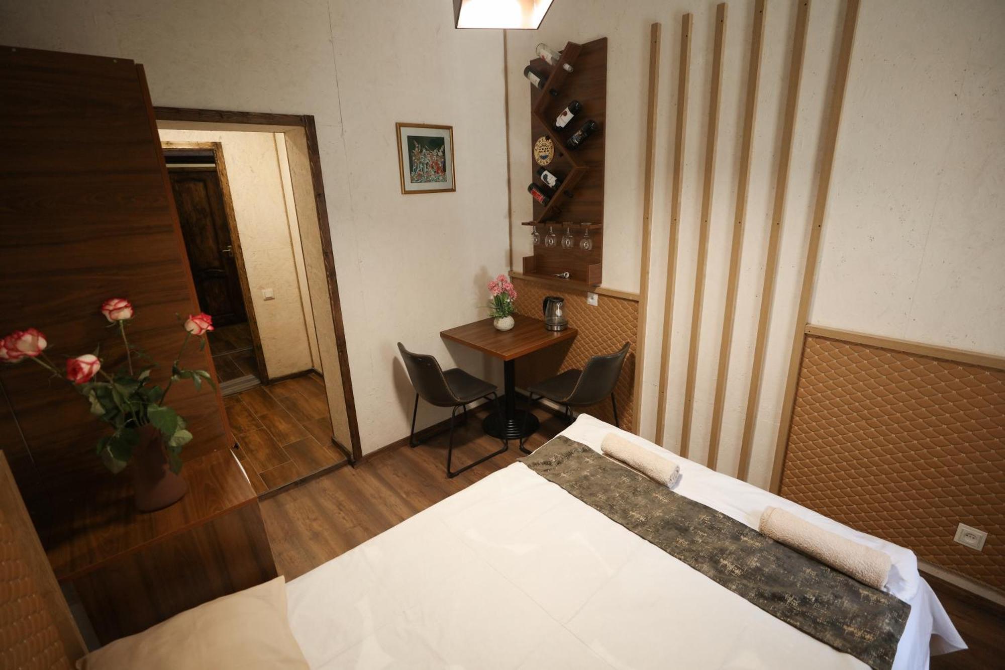 Hotel U Ashota Erevan Esterno foto