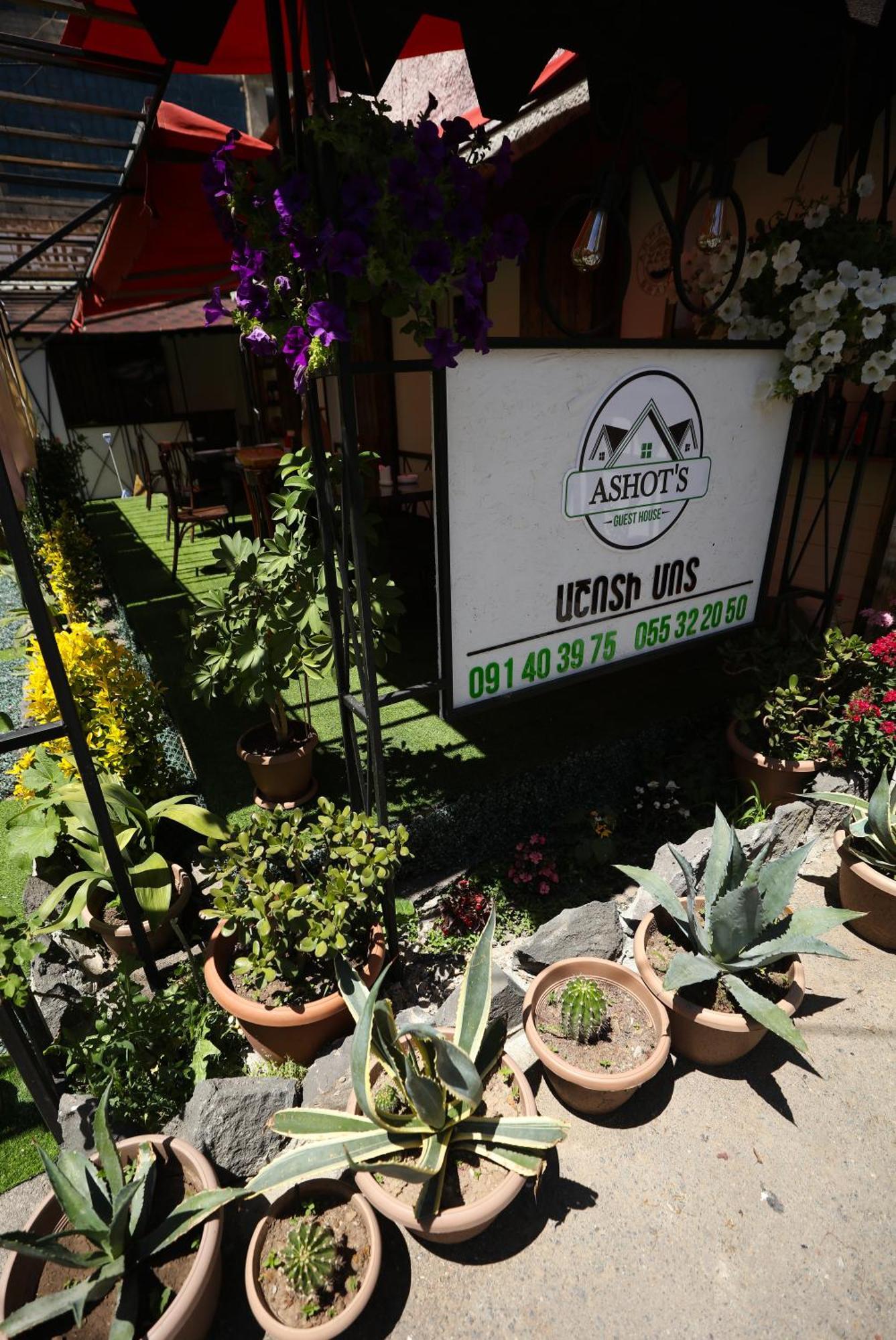 Hotel U Ashota Erevan Esterno foto