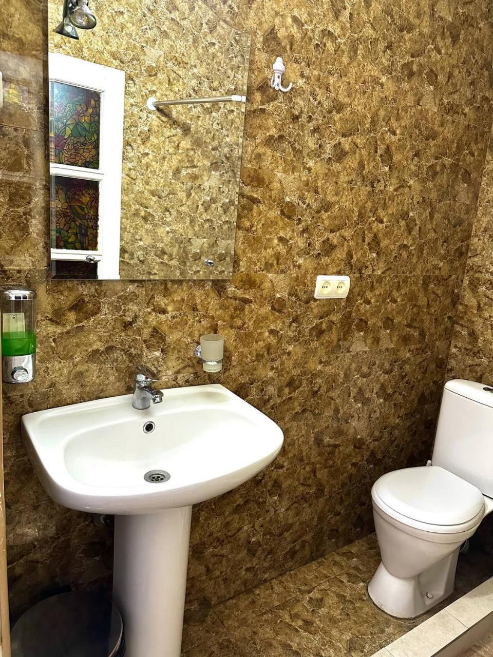 Hotel U Ashota Erevan Esterno foto