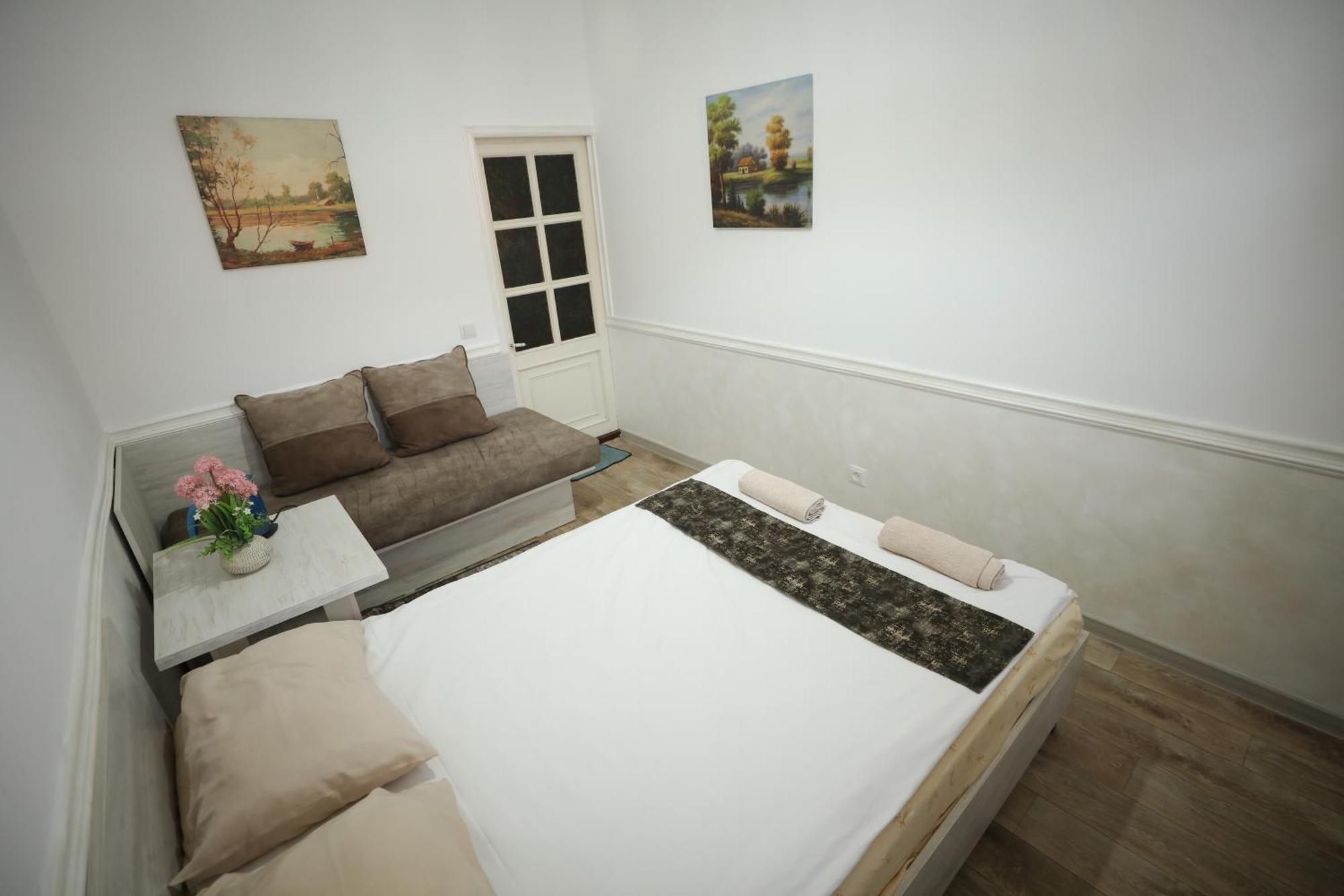 Hotel U Ashota Erevan Esterno foto