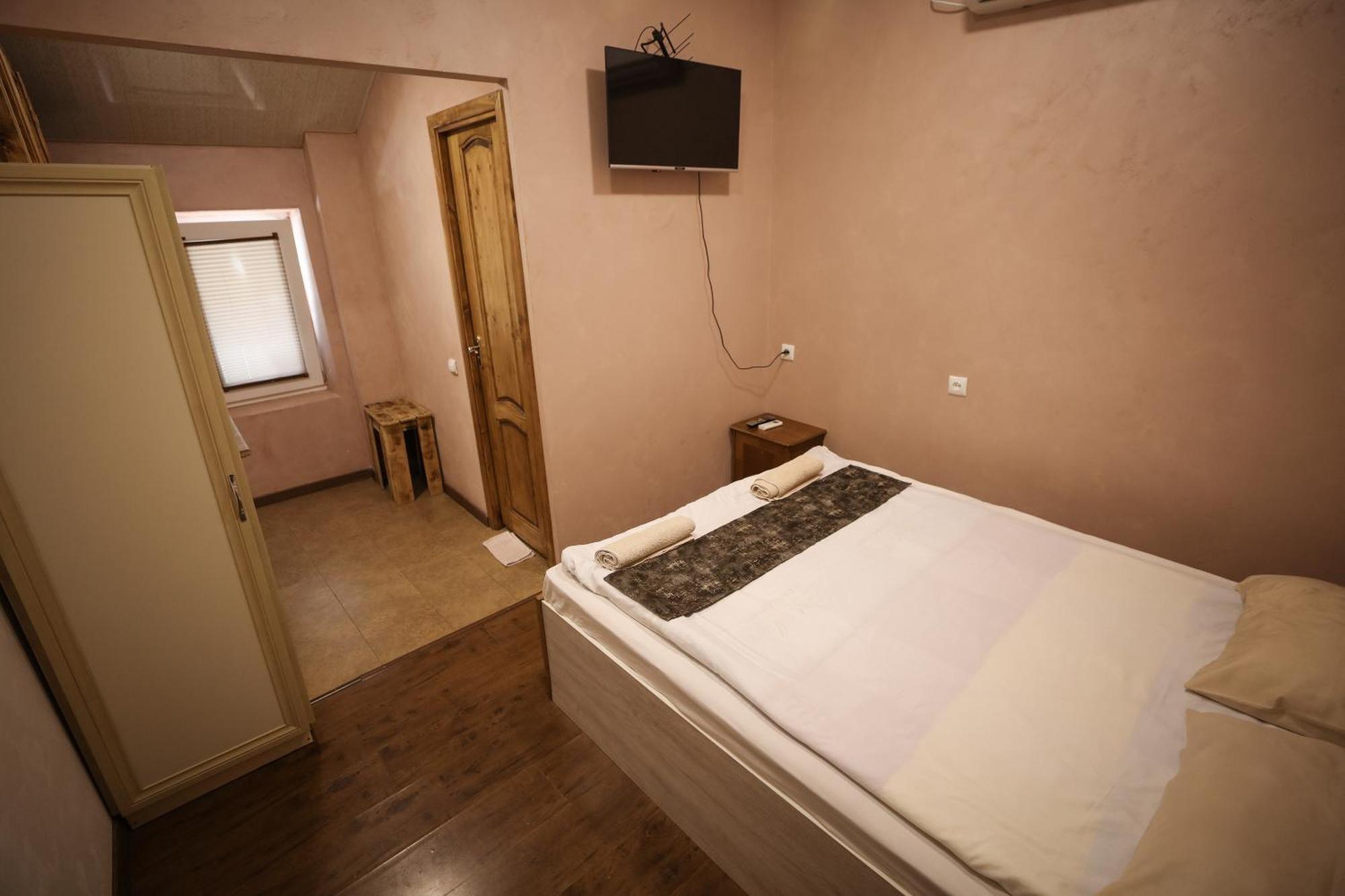 Hotel U Ashota Erevan Esterno foto